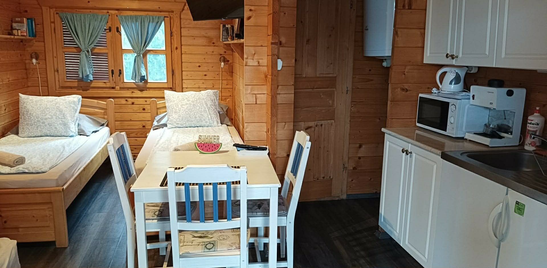 Medenceoldali Standard 3 fős faház 3