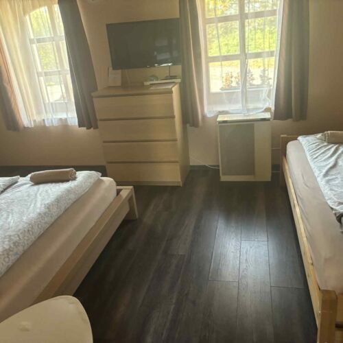 Kertre néző Standard háromágyas szoba 2